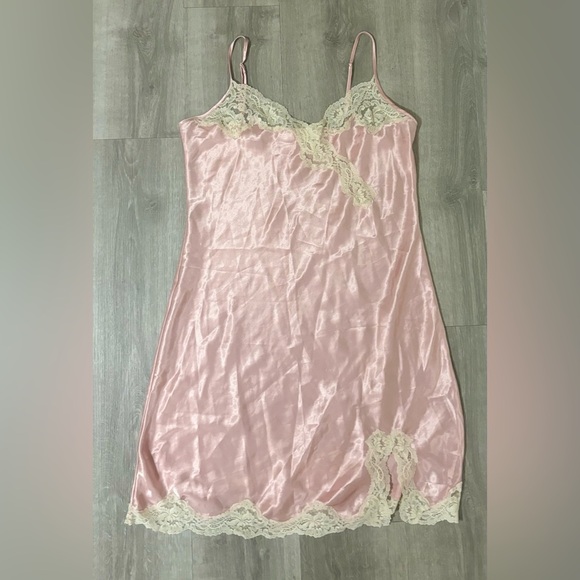 Victoria’s Secret Vintage Gold Label Pink Lace Trim Chemis Slip Size Large - Picture 1 of 5